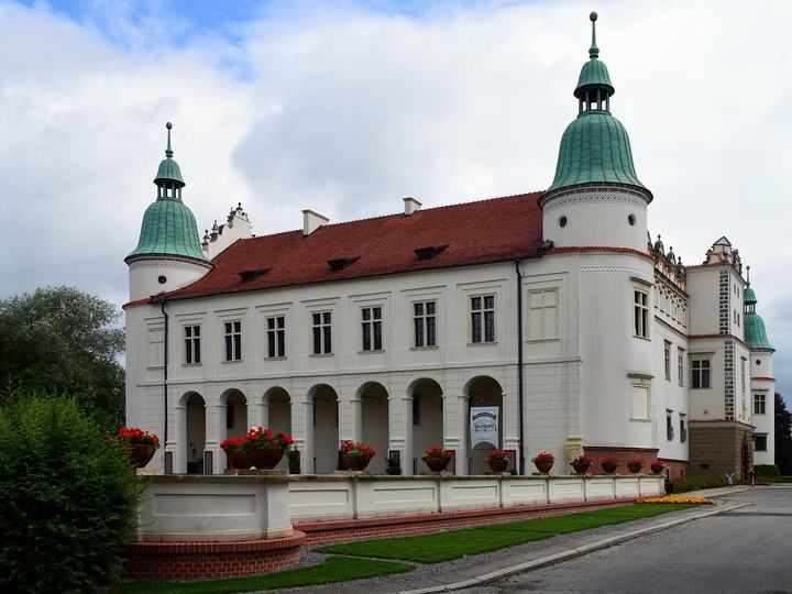 Baranów Sandomierski — Baranów Sandomierski is a small town in southern Poland, in the Subcarpathian Province , T