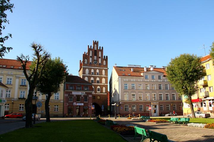 Bartoszyce — Bartoszyce. Brama Lidzbarska - widok z Placu Konstytucji 3 Maja.