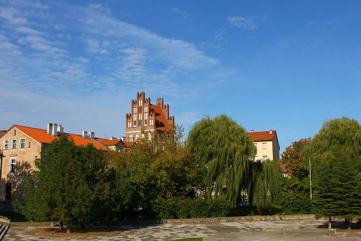 Bartoszyce — Bartoszyce. Brama Lidzbarska widziana z Placu Bohaterów Westerplatte.
