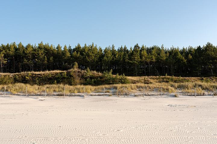 Białogóra — A somewhat geometric impression of three visual elements at Plaża Białogóra, a beach at th
