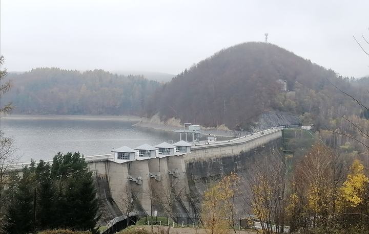 Bieszczady rowerem — Zapora wodna Solina. Listopad 2020