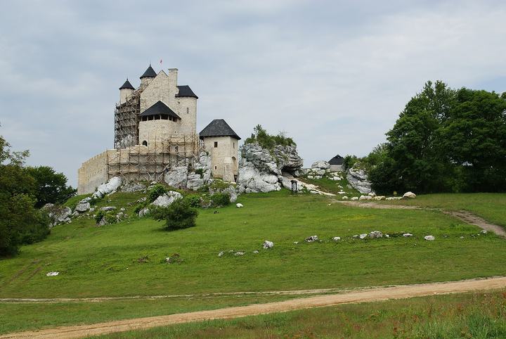 Bobolice i Mirów — Zamek Bobolice - zamek królewski zbudowany w połowie XIV w. na terenie Jury Krakowsko-Częs