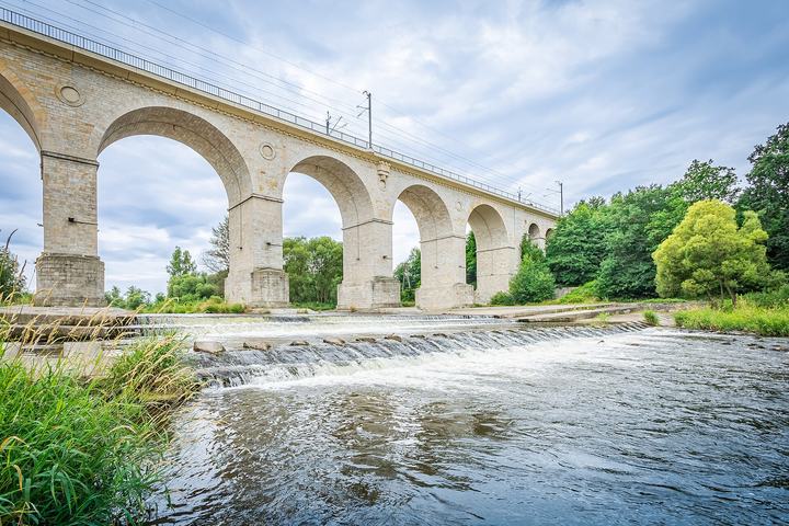 Bolesławiec — Wiadukt kolejowy w Bolesławcu nad rzeką Bóbr