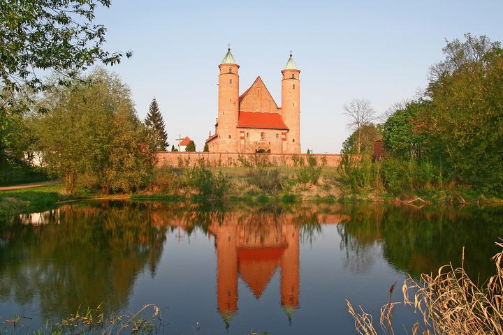 Brochów — Brochów - kościół parafialny p.w. Rocha (zabytek nr 1005/203)