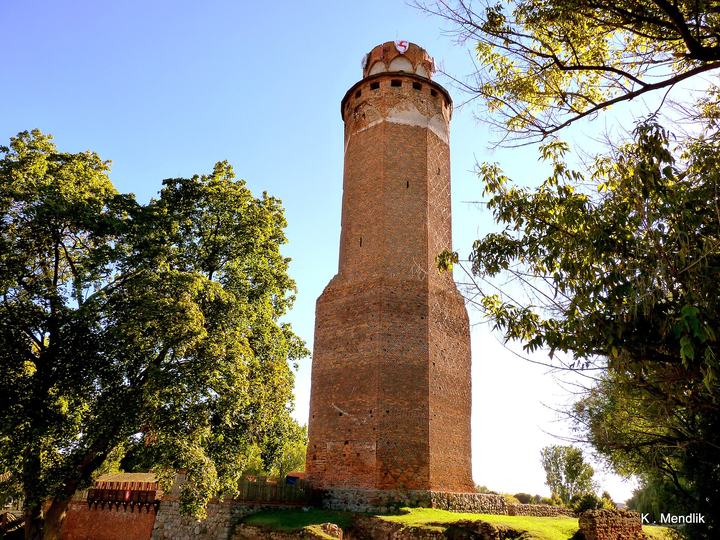 Brodnica — Wieża Zamku w Brodnicy, ma 12 kondygnacji i sięga wysokości 54 m.