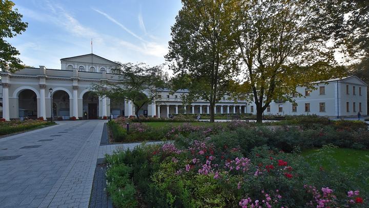 Busko-Zdrój — Busko-Zdrój, Łazienki, obecnie sanatorium MARCONI (dec. budynki zakładu zdrojowego)
