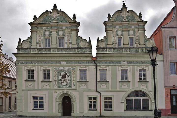 Bytom Odrzański — Bytom Odrzański, hotel "Pod Złotym Lwem", kon. XVI, kon. XVII, 1711