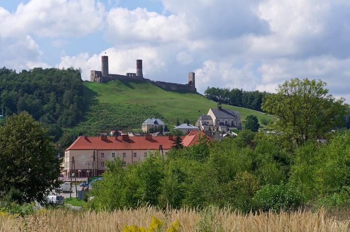 Chęciny – zamek królewski na wzgórzu