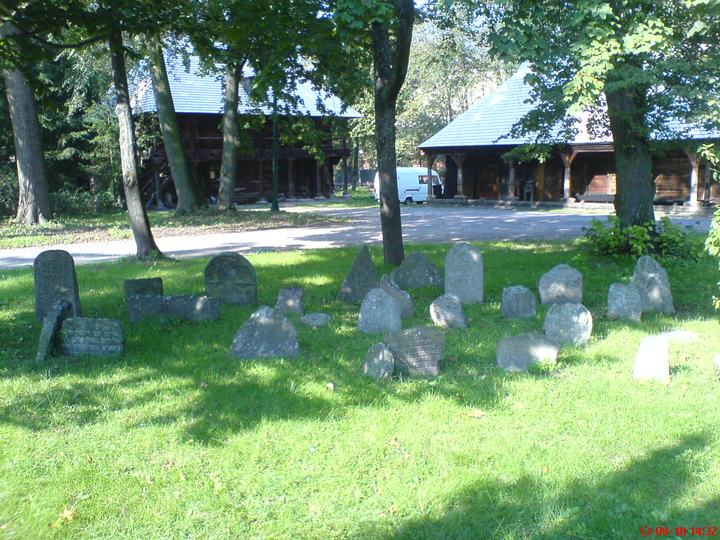 Ciechanowiec — Macewy te znajdują się w Muzeum Rolnictwa im. ks. Krzysztofa Kluka. Zostały odnalezione na