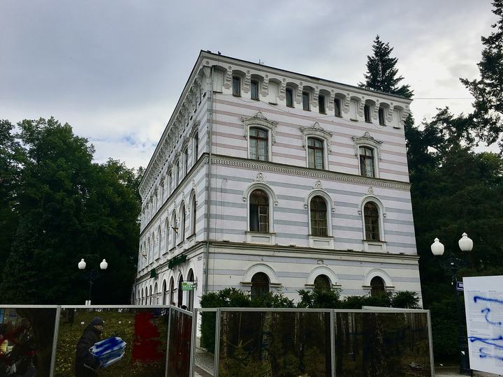 Cieplice Śląskie-Zdrój — Cieplice Śląskie-Zdrój, Pawilon uzdrowiskowy Lalka