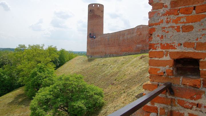 Czersk — Zamek książąt mazowieckich w Czersku – ceglany zamek zbudowany na przełomie XIV i XV wieku