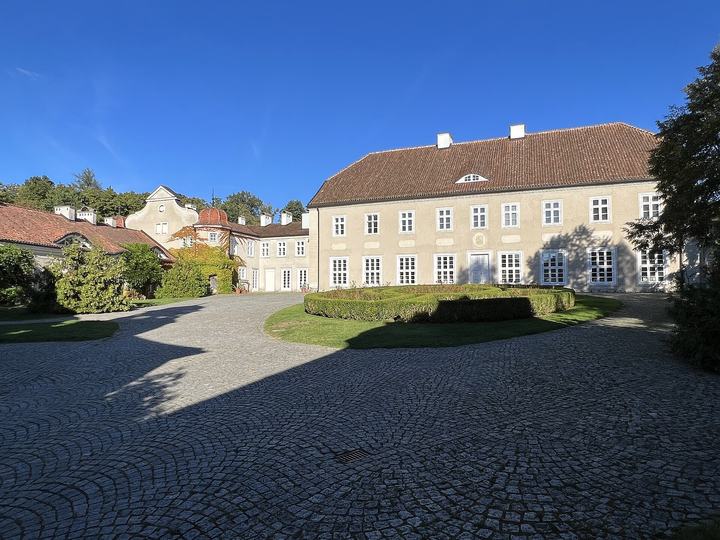 Galiny — Galiny, pałac