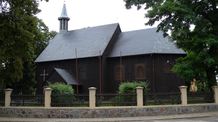 Gąsawa – drewniany kościół i polichromie