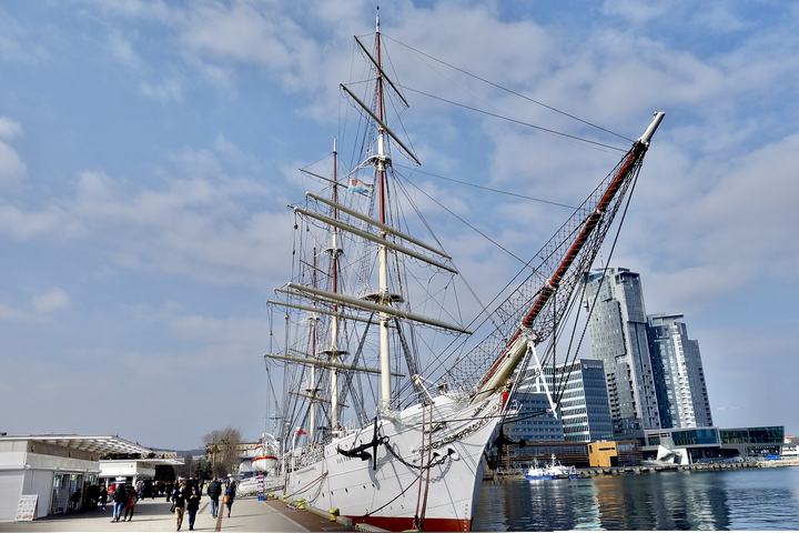 Gdynia — The ship Dar Pomorza in the port of Gdynia, March 2018
