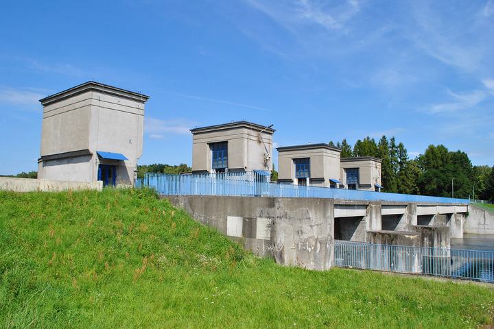 Goczałkowice-Zdrój — Goczałkowice-Zdrój, ulica Jeziorna. Zapora na Wiśle (jezioro Goczałkowickie)