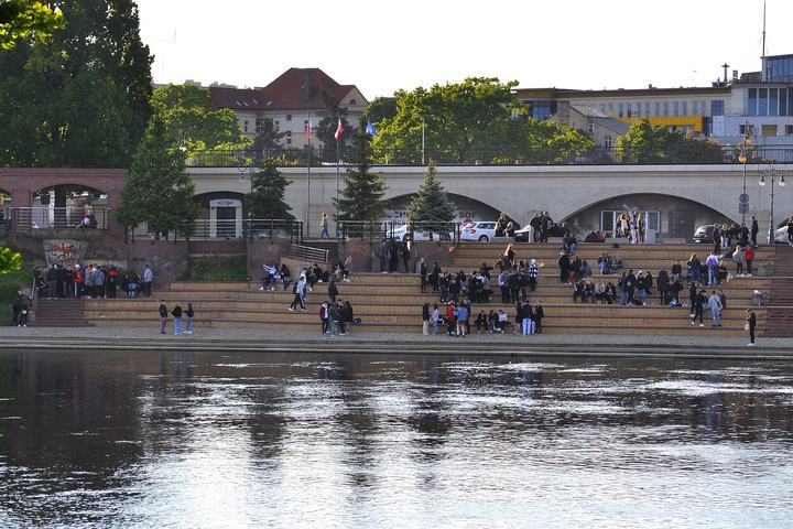 Gorzów Wielkopolski — Gorzów Wlkp., Bulwar Zachodni w upalny majowy wieczór