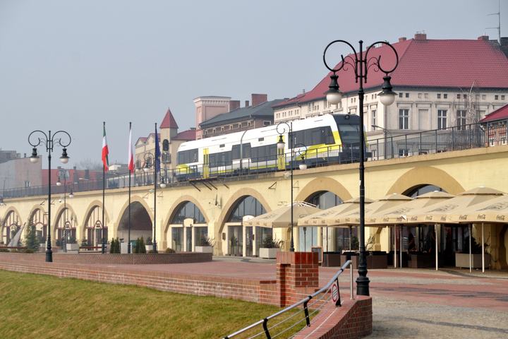Gorzów Wielkopolski — Gorzów Wielkopolski - estakada kolejowa, bulwar wschodni - szynobus do Krzyża (zabytek nr