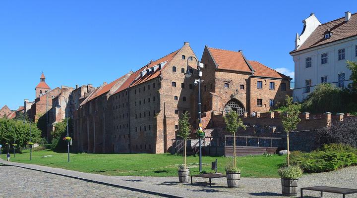 Grudziądz — Grudziądz is a city in northern Poland which is located on the Vistula River , lying withi