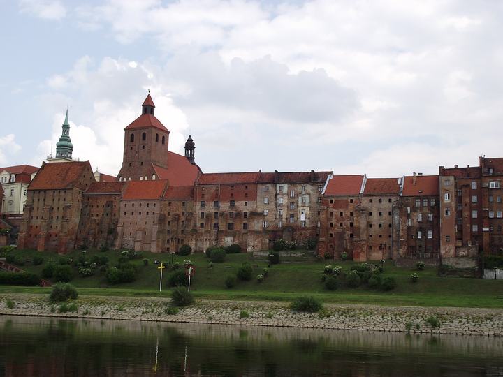 Grudziądz — Grudziądz - spichrze widziane z Wisły