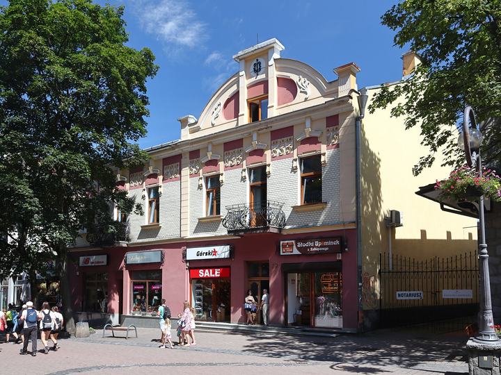Gubałówka i Krupówki — Kamienica przy ulicy Krupówki 39 w Zakopanem.