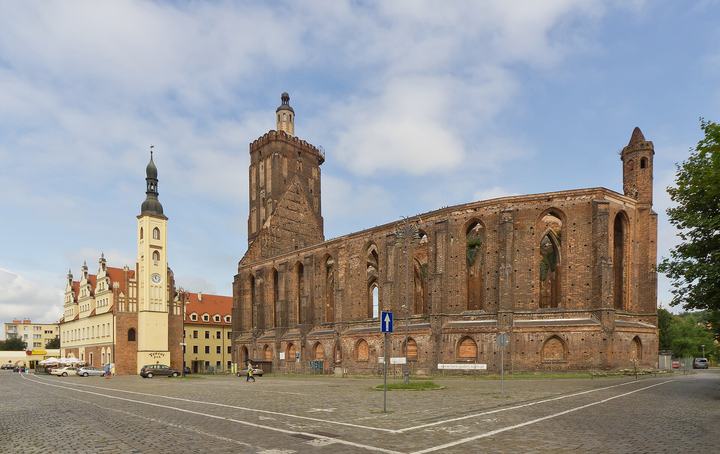 Gubin — Town Hall and the city church ruins in Gubin, Lubusz Voivodeship, Poland