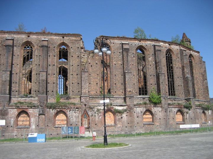 Gubin — Gubin (Poland) Ruin of the main church. Ruiny kościoła farnego w Gubinie. April 26, 2007