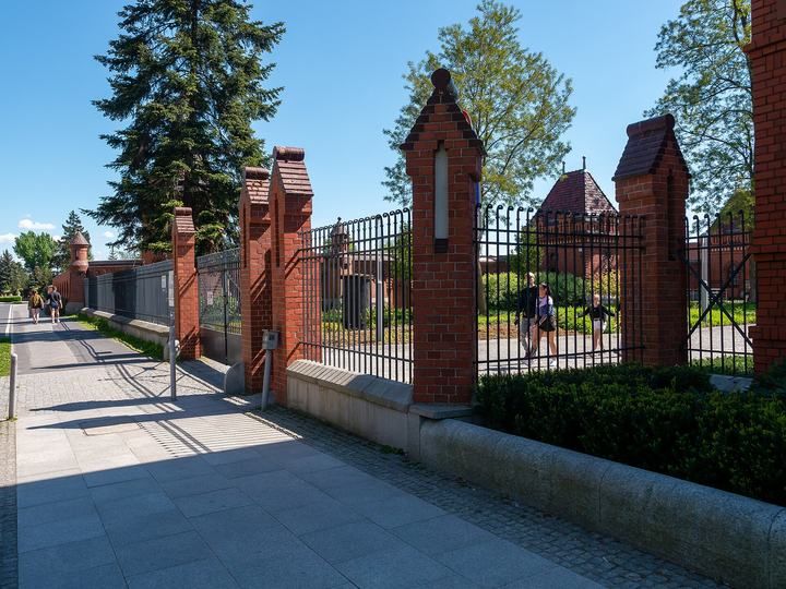 Hydropolis we Wrocławiu — Listed fence at Hydropolis in Wrocław