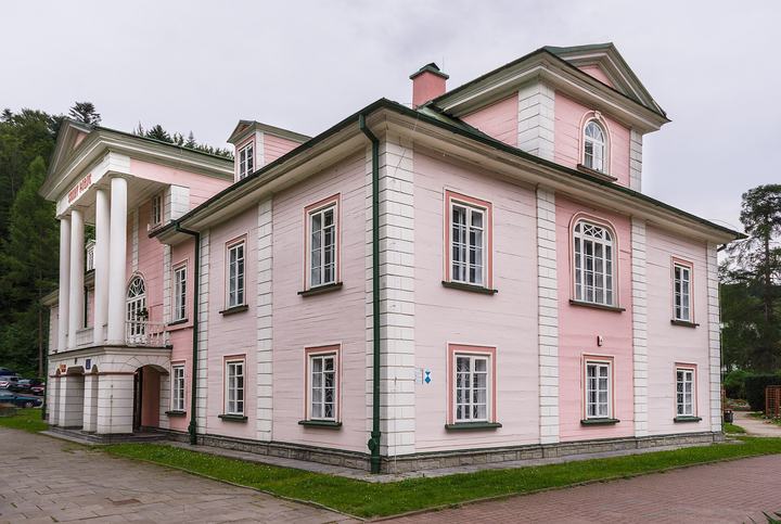 Iwonicz-Zdrój — "Stary Pałac" ("Old Palace") in Iwonicz-Zdrój, Poland.