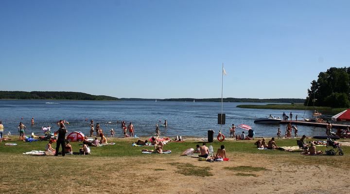 Jezioro Charzykowskie — Plaża Jeziora Charzykowskiego w Małych Swornychgaciach