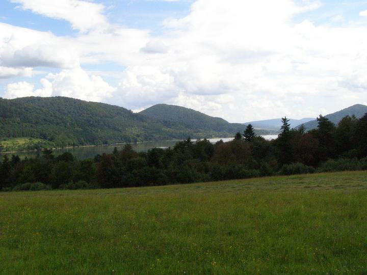 Jezioro Klimkówka w Beskidzie Niskim — Klimkówka - a reservoir on the Ropa river