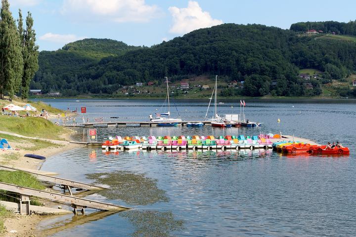 Jezioro Rożnowskie i zamek Tropsztyn — Lake Rożnów