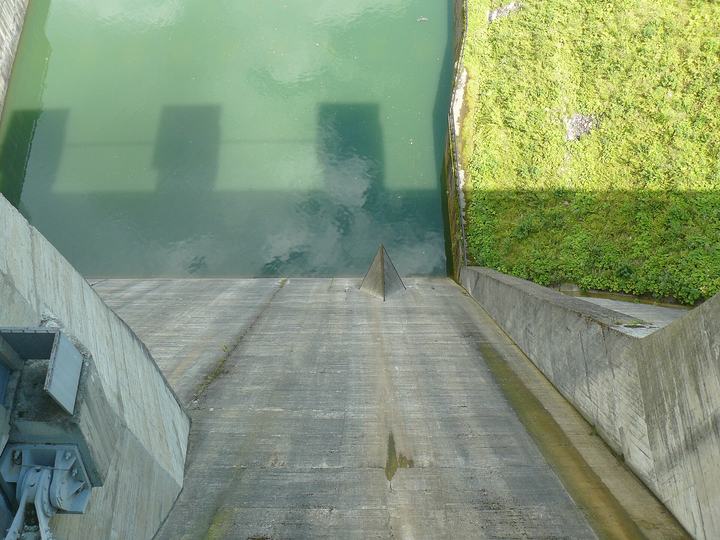 Jezioro Solińskie — Zapora na rzece San w Solinie / Water dam on river San in Solina