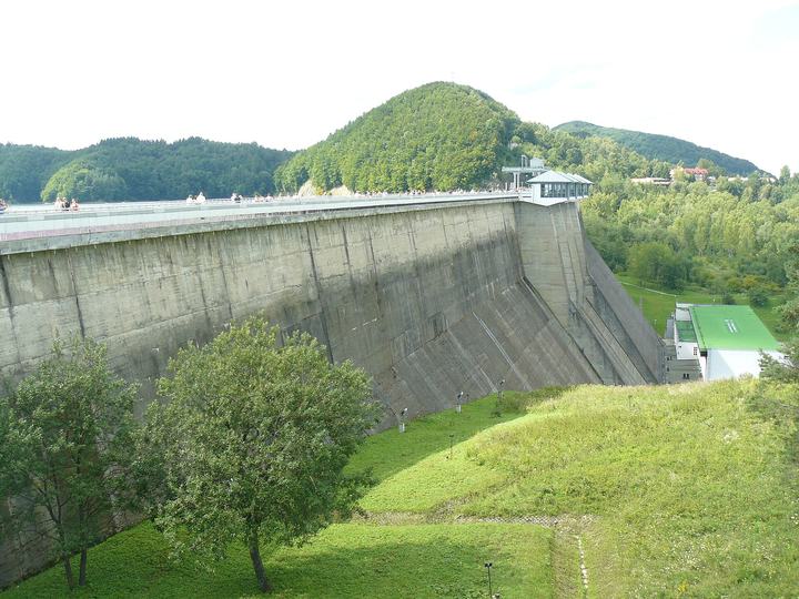 Jezioro Solińskie — Zapora na rzece San w Solinie / Water dam on river San in Solina