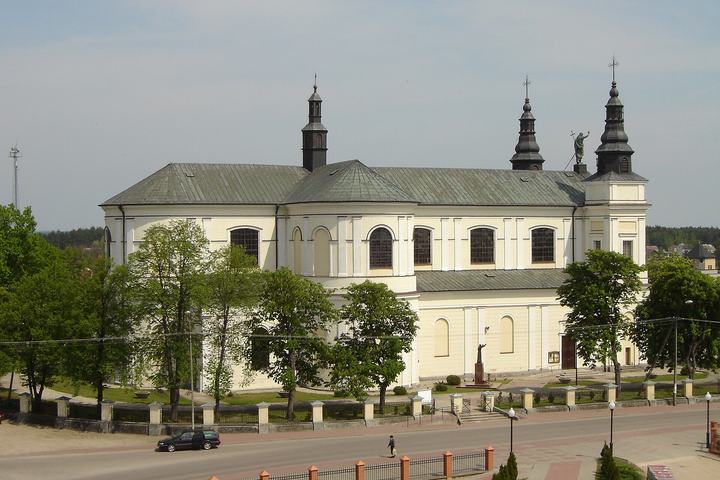 Kadzidło — Kadzidło - kościół parafialny p.w. Świętego Ducha, XIX w. (zabytek nr rejestr. A-422)