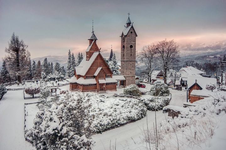 Karpacz zimą — Karpacz, zespół kościoła Wang, XII, XX