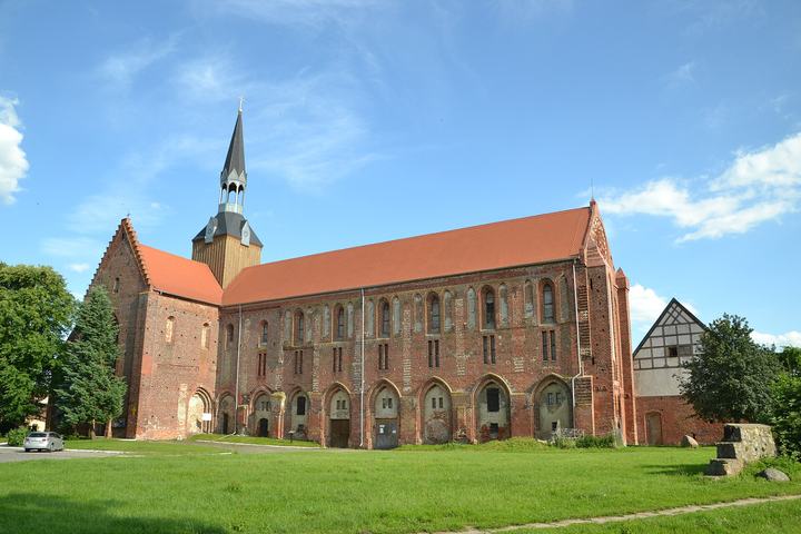Kołbacz — Kościół pw. Najświętszego Serca Pana Jezusa, widok od strony północno-zachodniej