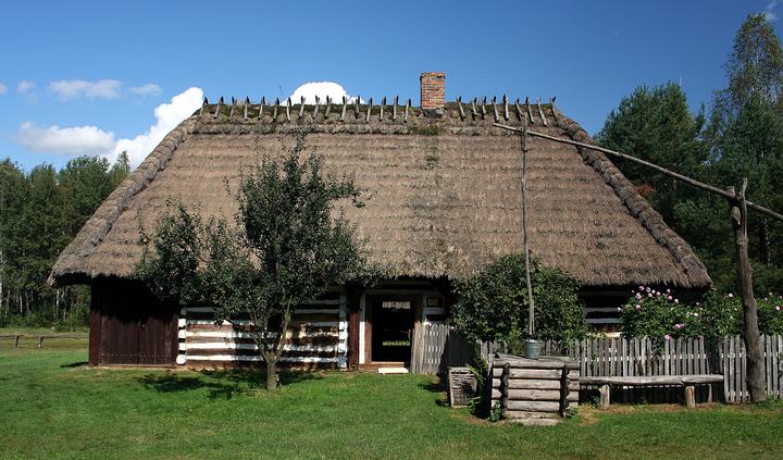 Kolbuszowa — Muzeum Kultury Ludowej w Kolbuszowej . Chałupa z Markowej