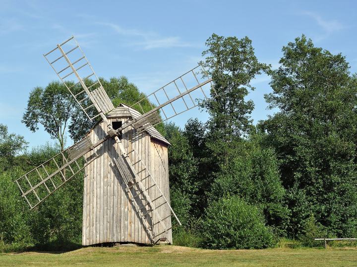 Kolbuszowa — Wooden windmill from Trzęsówka in Museum of Folk Culture in Kolbuszowa