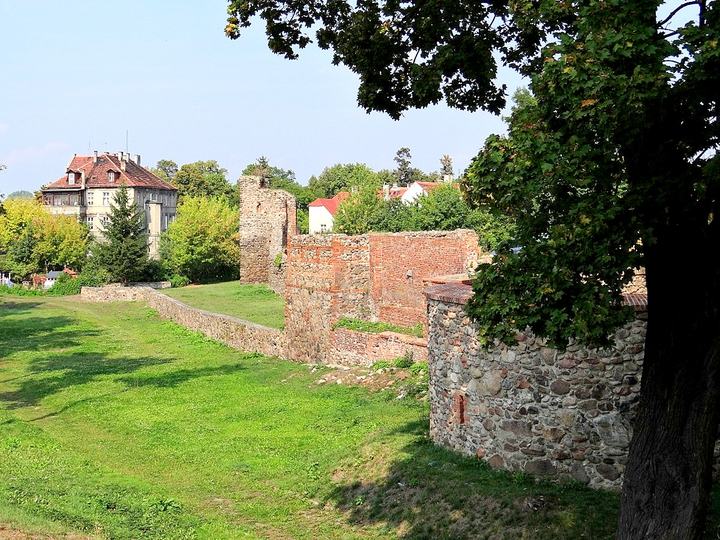 Kożuchów — Kożuchów - Miejskie mury obronne (XIII-XV w.)