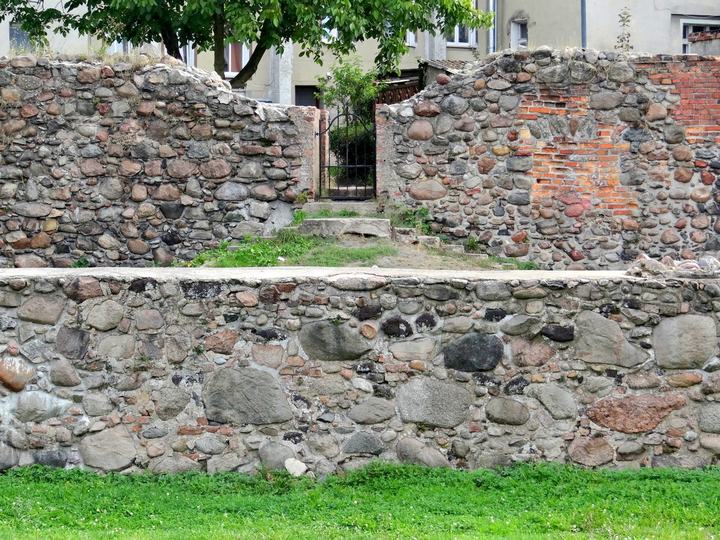 Kożuchów — Kożuchów - Miejskie mury obronne (XIII-XV w.)