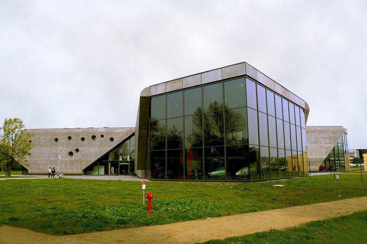 Kraków — Główny budynek Muzeum oddany do użytku dzień przed zrobieniem zdjęcia