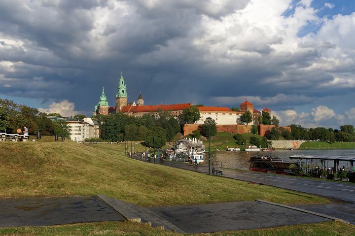 Kraków w dwa dni — Wawel Castle and Cathedral over Vistula river in Kraków
