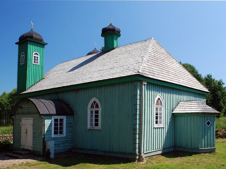 Kruszyniany i Bohoniki — The making of this document was supported by Wikimedia Polska .