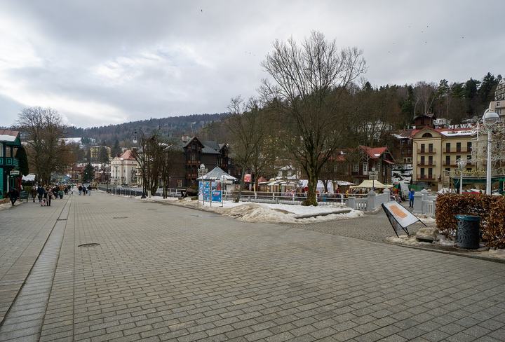 Krynica-Zdrój — View from Leona Nowotarskiego Alley in Krynica-Zdrój, looking north-east. On the right, ra