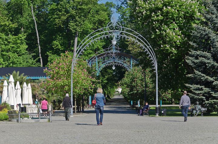 Kudowa-Zdrój – park zdrojowy i Kaplica Czaszek