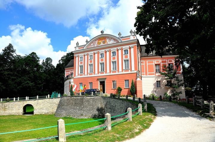 Kurozwęki — This image was uploaded as part of Wiki Loves Monuments 2012 .