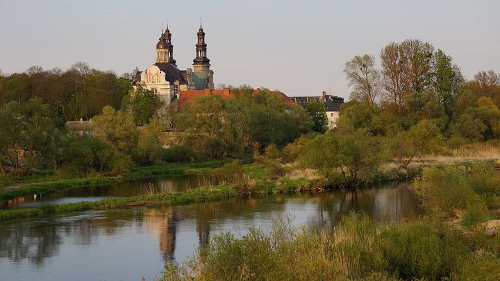 Ląd – opactwo cystersów nad Wartą