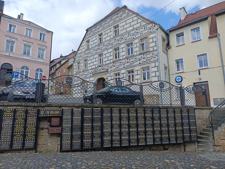 Lubomierz – muzeum Kargula i Pawlaka