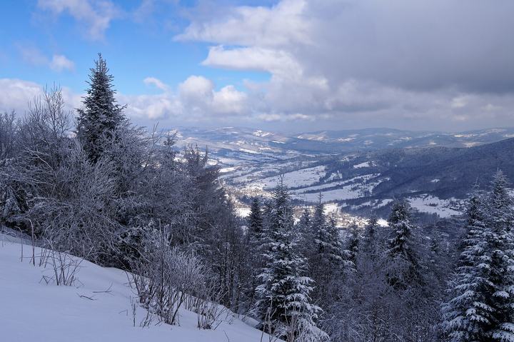Luboń Wielki z Rabki — View from Luboń wielki peak in Island Beskids Mountains