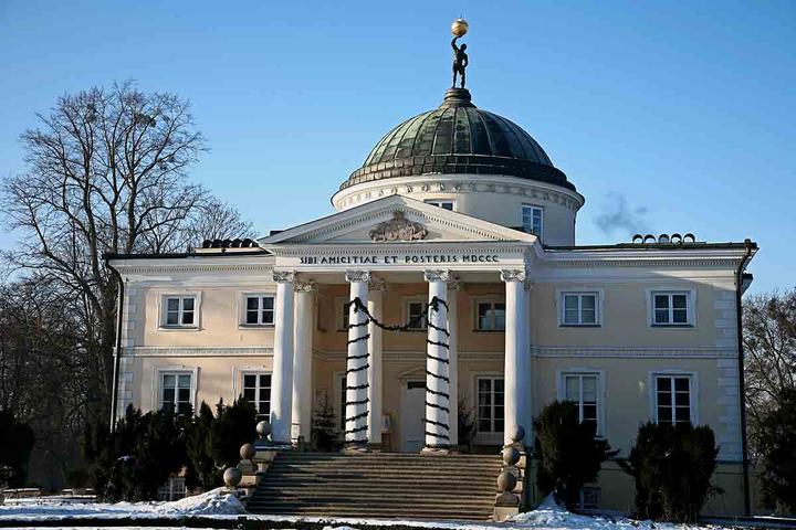 Lubostroń – klasycystyczny pałac Skórzewskich
